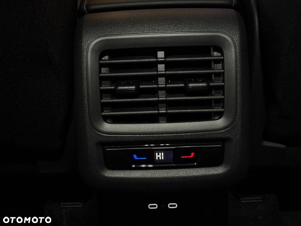 Volkswagen T-Roc 1.5 eTSI Life DSG - 30