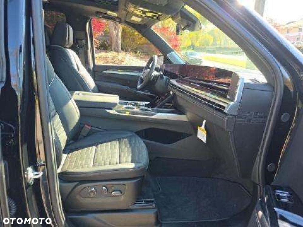 Cadillac Escalade - 11