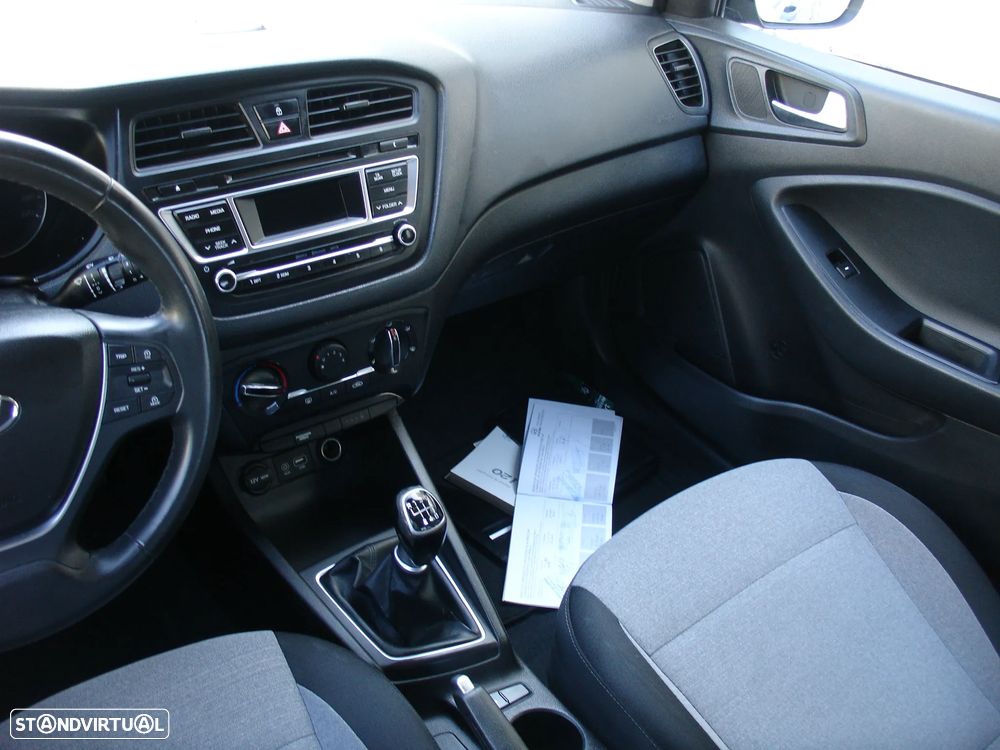 Hyundai i20 1.1 CRDi LED - 4