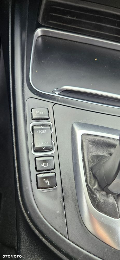 BMW Seria 3 320i - 26