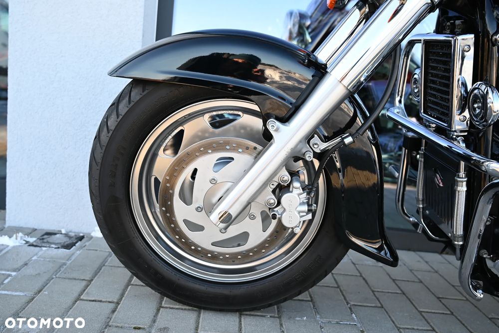 Suzuki Intruder - 19