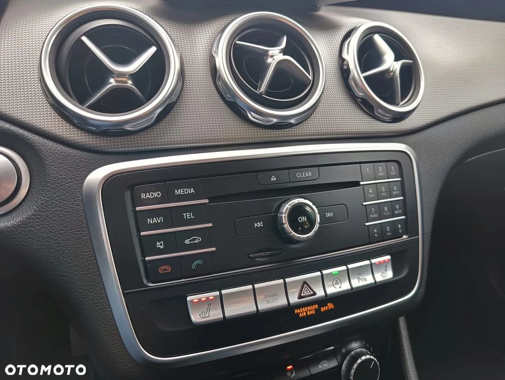 Mercedes-Benz GLA 200 Urban - 9