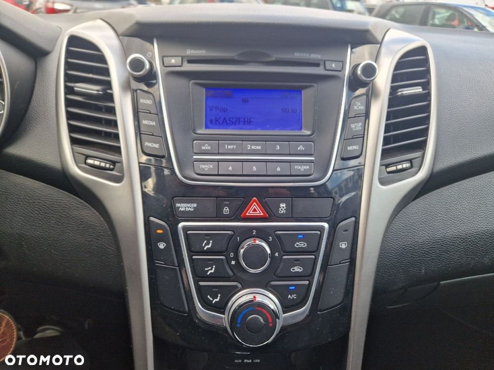 Hyundai i30 1.6 Comfort - 12