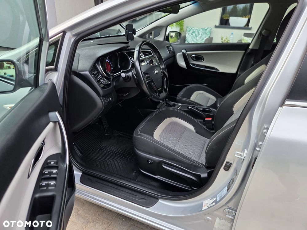 Kia Ceed 1.6 CRDi 136 DCT ISG Platinum Edition - 16