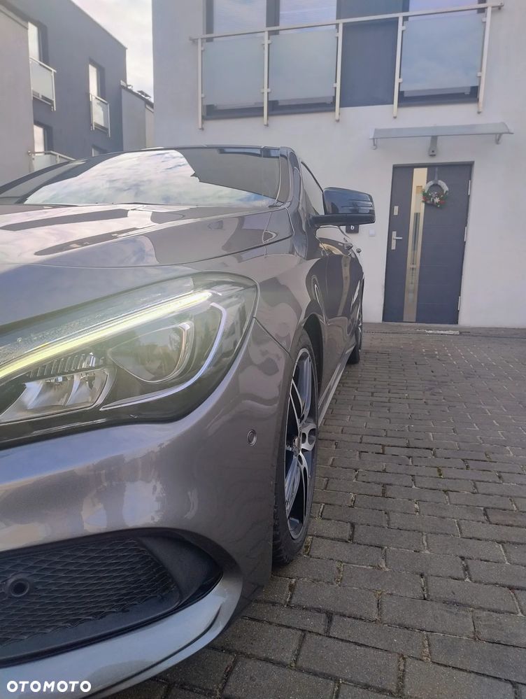 Mercedes-Benz CLA 180 7G-DCT UrbanStyle Edition - 30