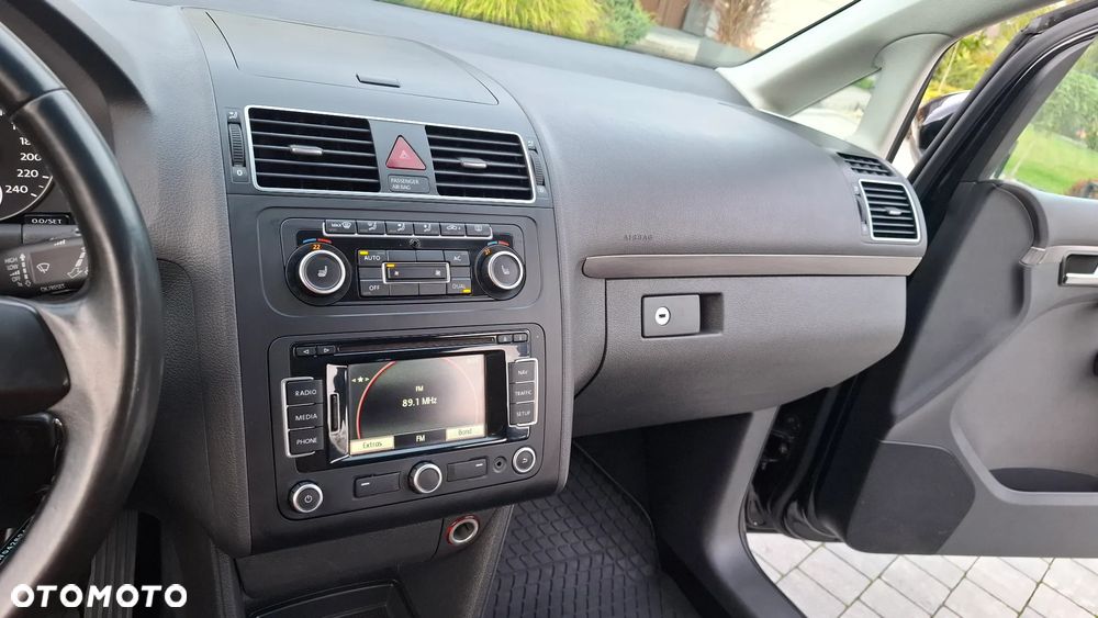 Volkswagen Touran - 25
