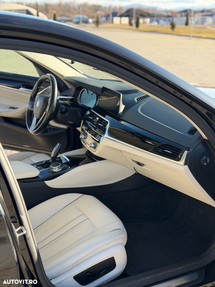 BMW Seria 5 530i xDrive AT - 33