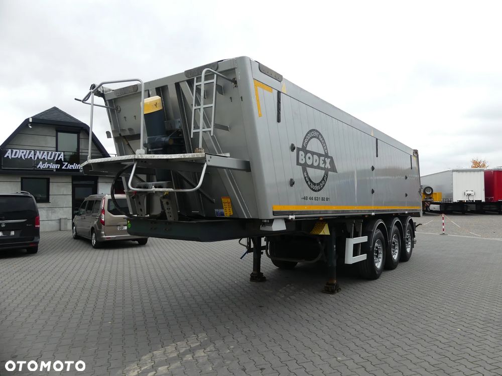 Bodex WYWROTKA 34m3 / OŚ PODNOSZONA /