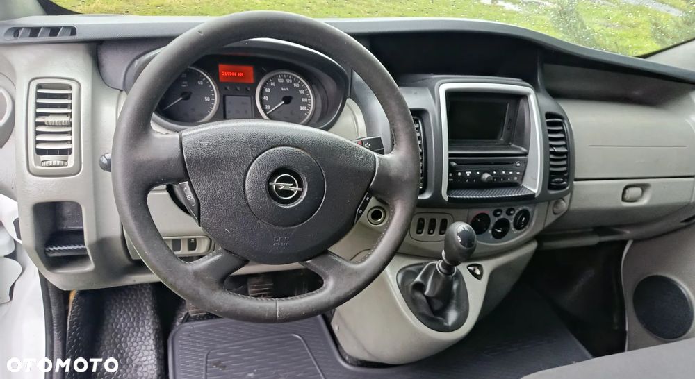 Opel Vivaro - 10