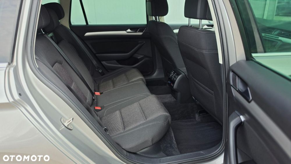 Volkswagen Passat 2.0 TDI SCR DSG Comfortline - 7