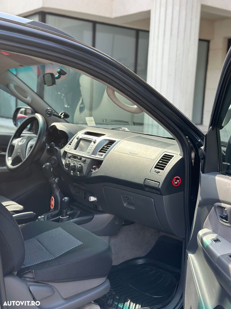 Toyota Hilux 4x4 Cabina Dubla Comfort - 8