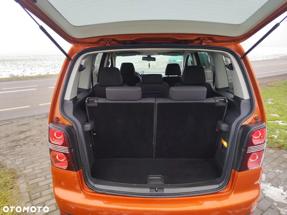 Volkswagen Touran 2.0 TDI Trendline DSG - 35