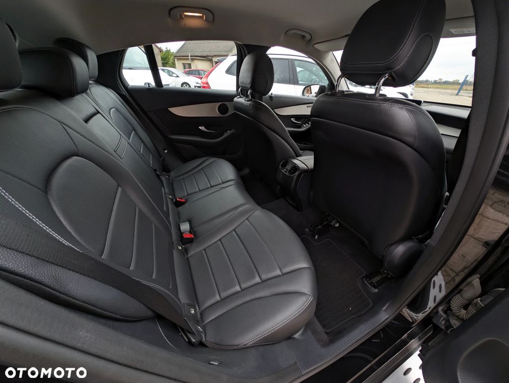 Mercedes-Benz GLC 220 d Coupe 4Matic 9G-TRONIC AMG Line - 33