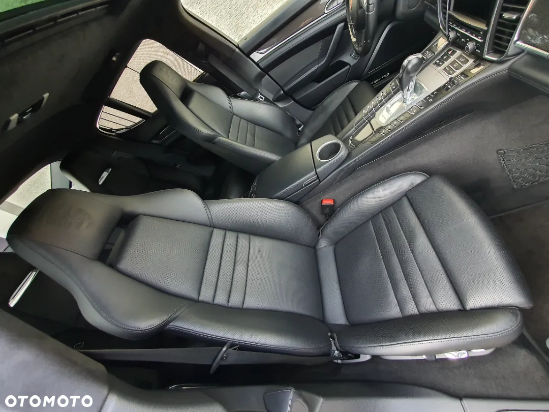 Porsche Panamera - 24