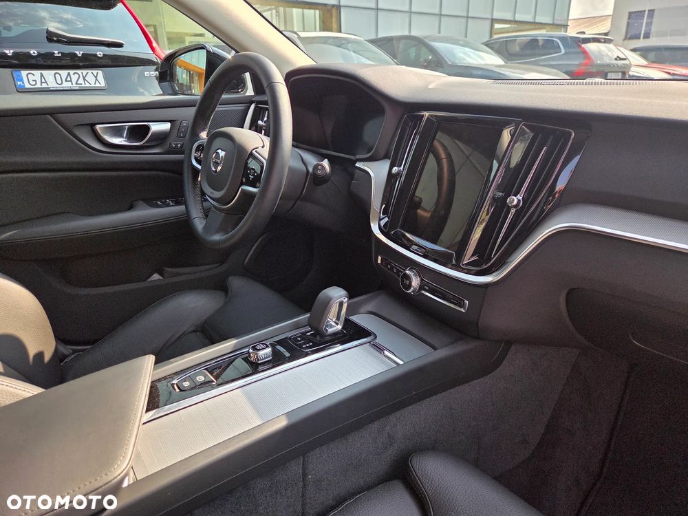 Volvo V60 B4 B Plus Dark - 16