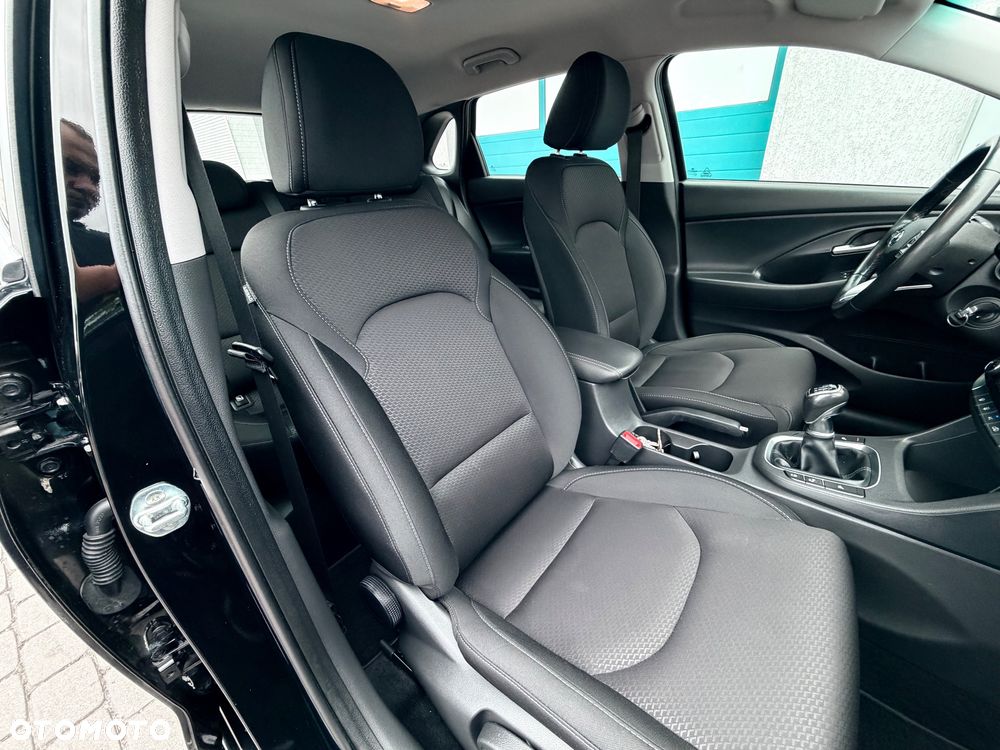 Hyundai i30 blue 1.6 CRDi Style - 30