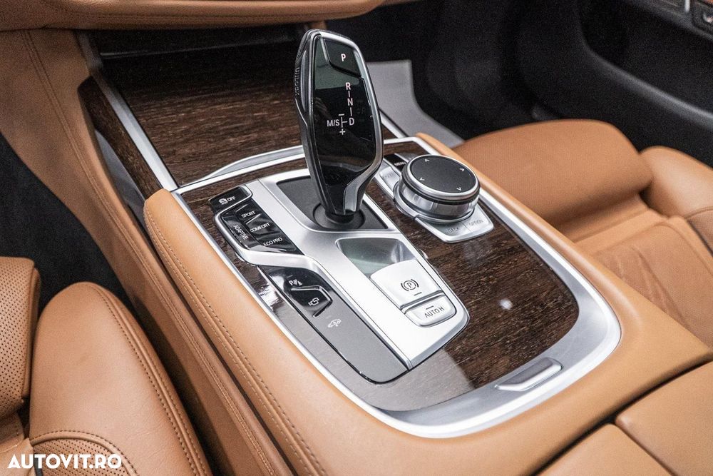 BMW Seria 7 730Ld xDrive - 25