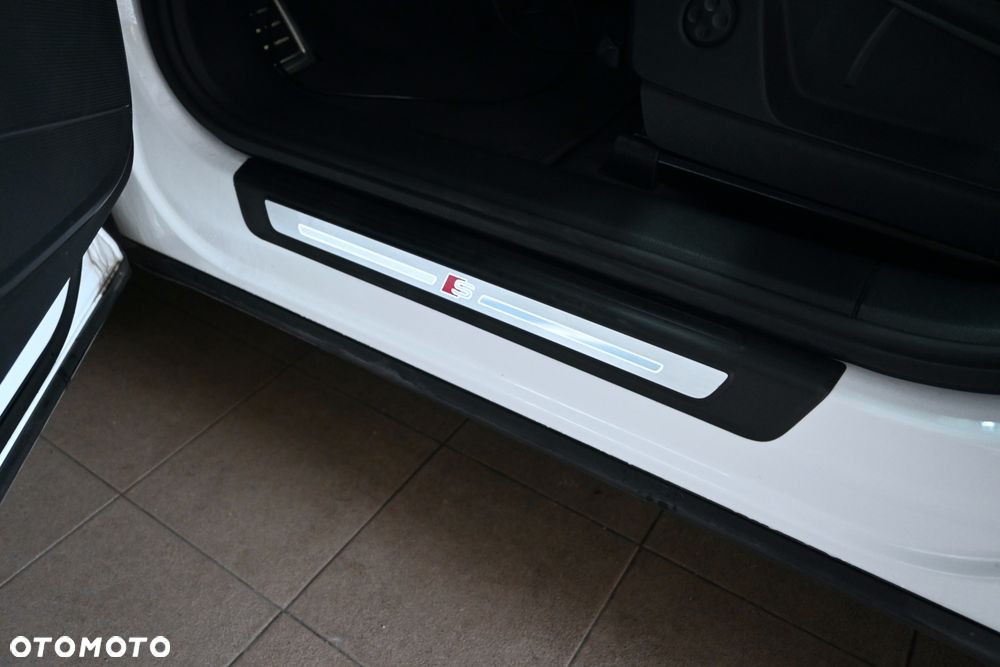 Audi Q5 40 TDI quattro S tronic S line - 38