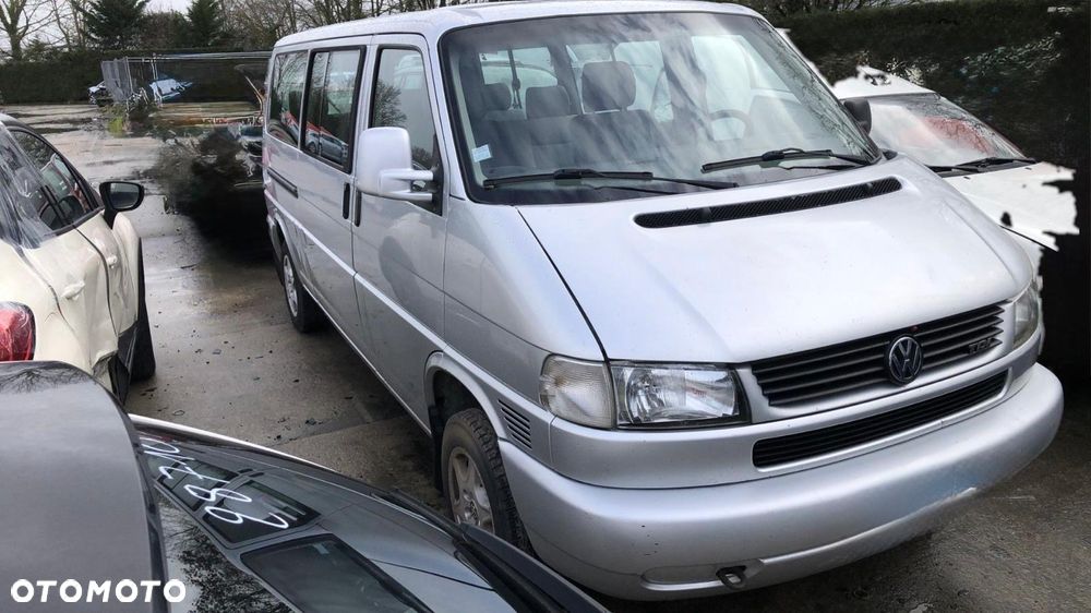 Volkswagen Caravelle - 2