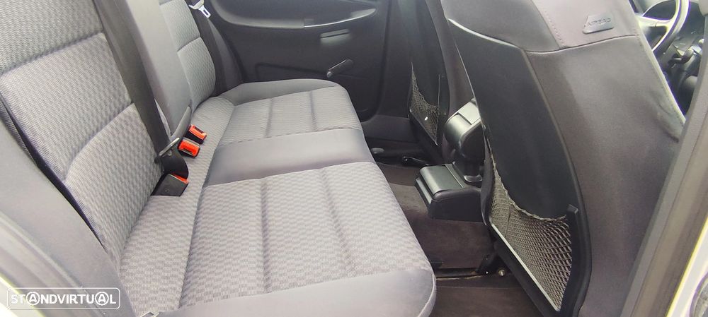 Audi A4 Avant 1.9 TDI Attraction - 13
