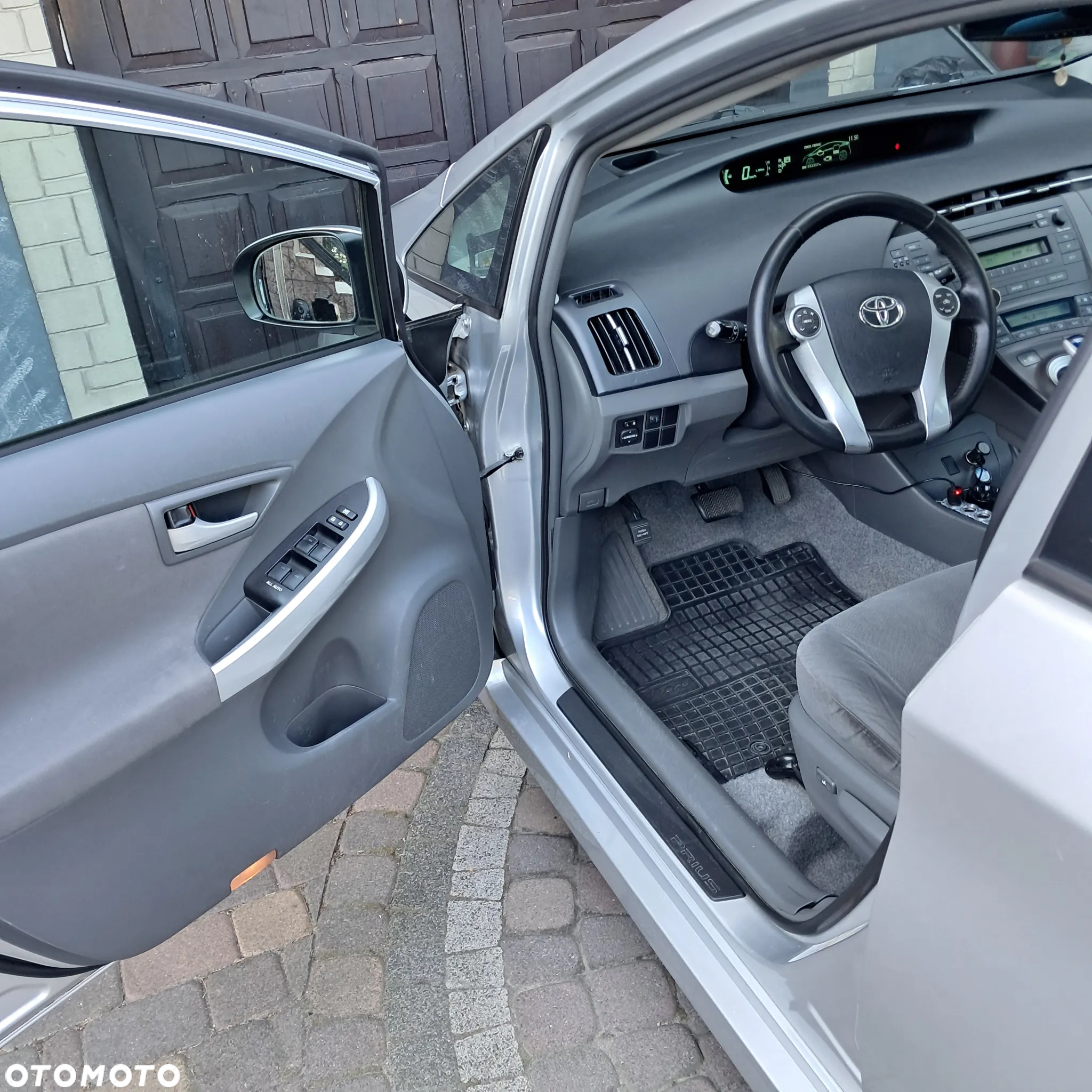 Toyota Prius - 4