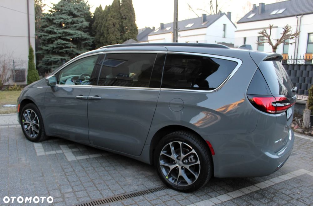 Chrysler Pacifica - 33