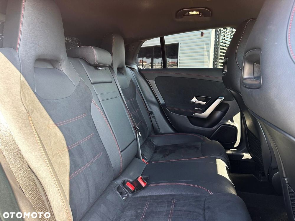 Mercedes-Benz CLA - 12