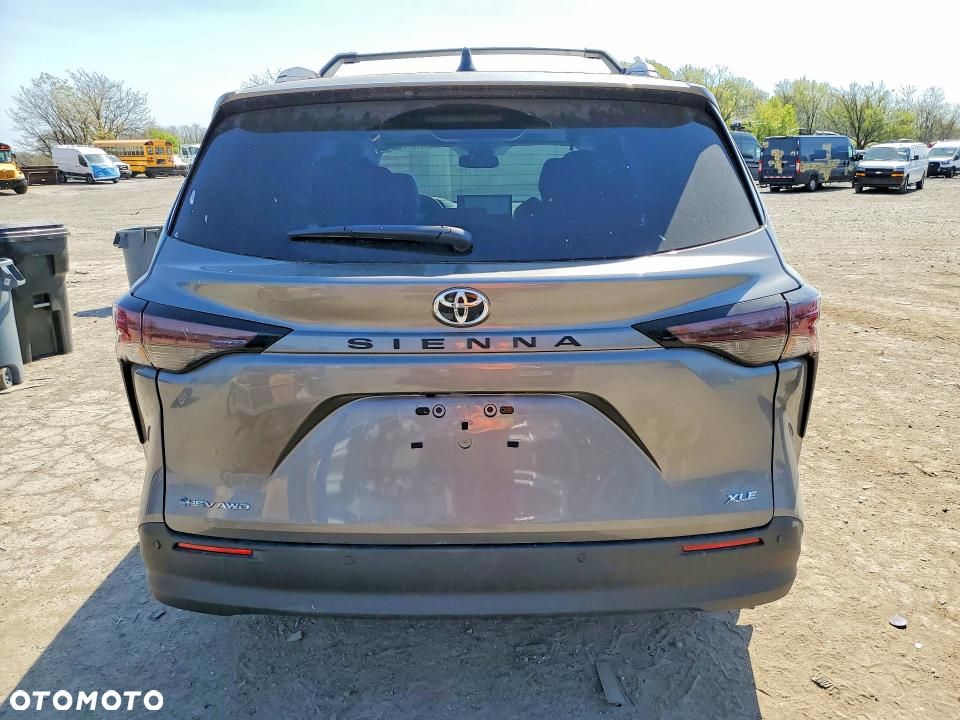Toyota Sienna - 6