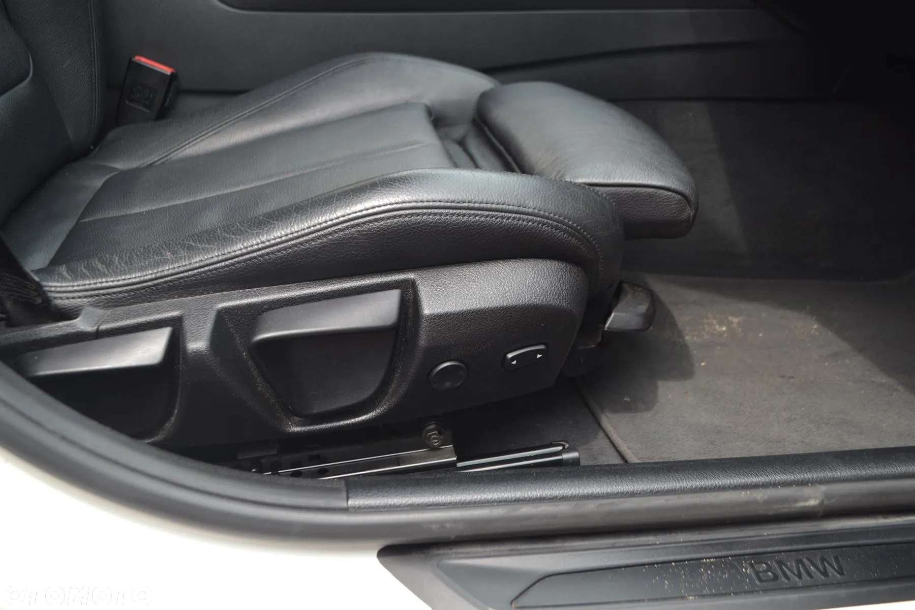 BMW Seria 3 320d Touring Luxury Line - 16