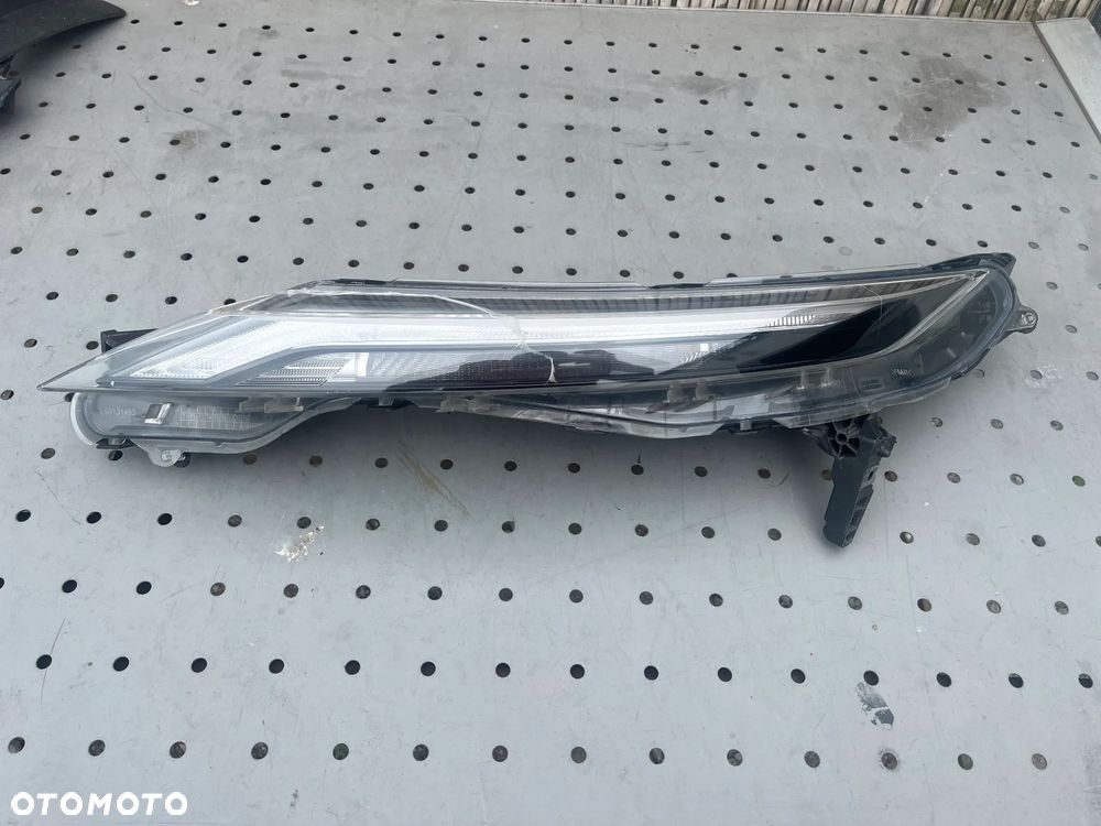 Nissan Juke II lampa lewa