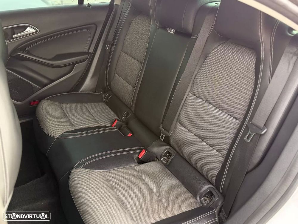 Mercedes-Benz CLA 200 CDI Urban - 12