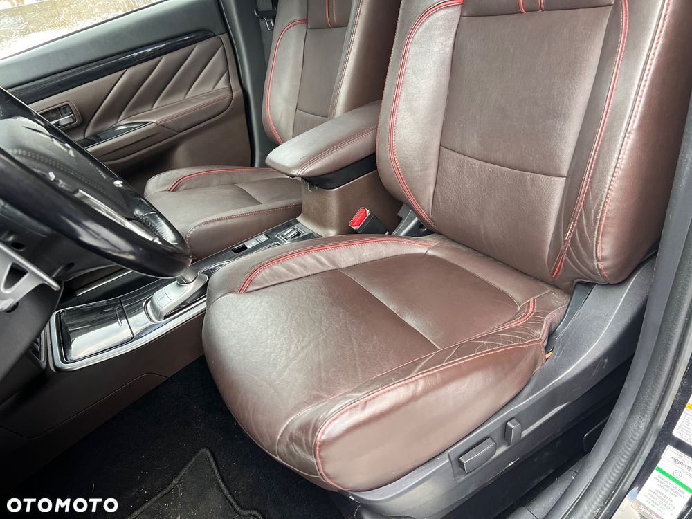 Mitsubishi Outlander 2.0 4WD Top - 14