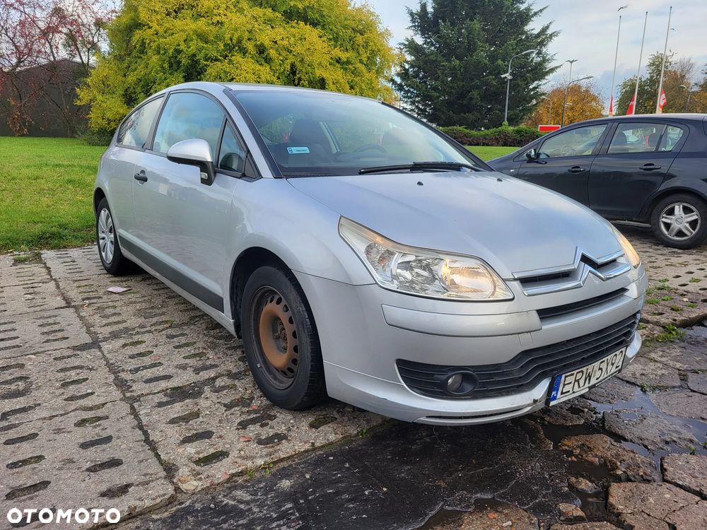 Citroën C4 1.4 16V Advance - 2