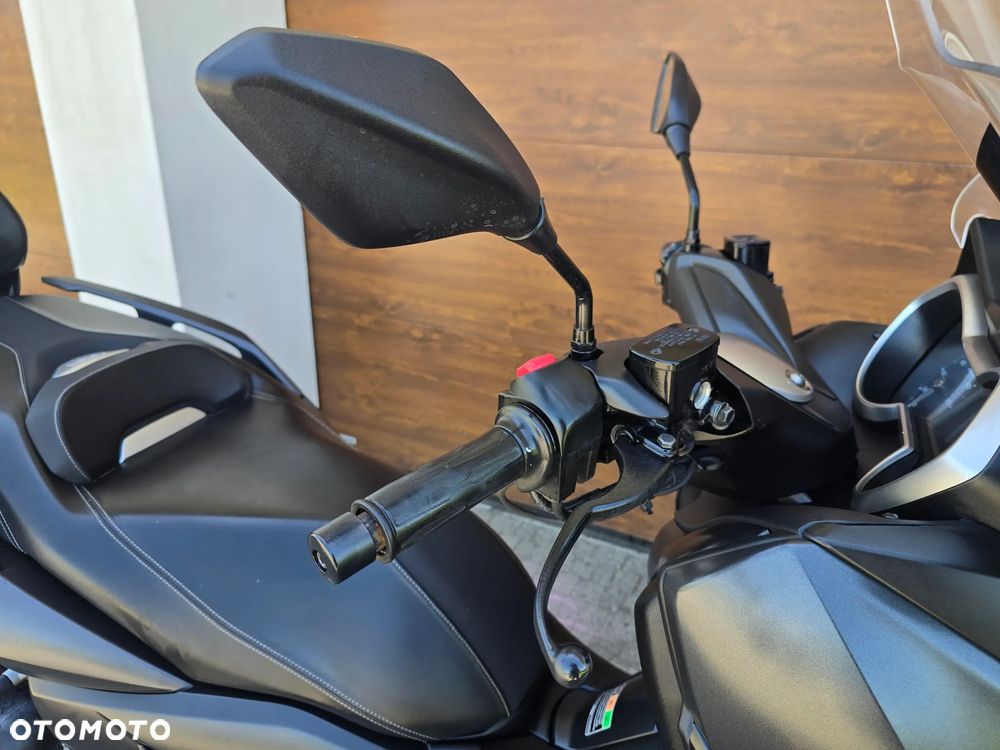 Yamaha X-max - 5