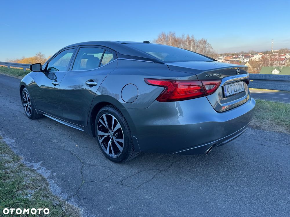 Nissan Maxima - 4