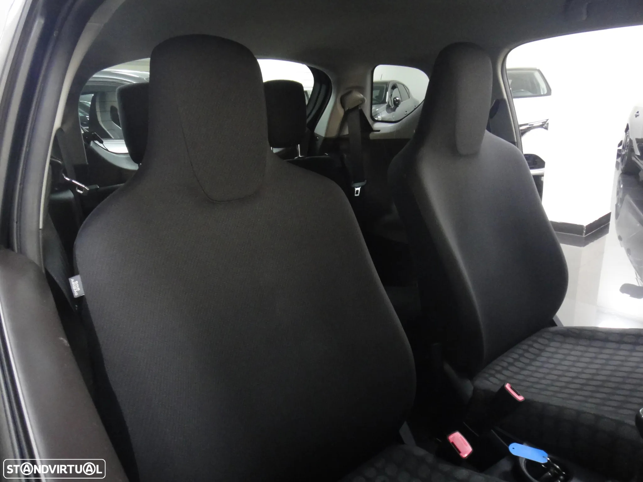 Toyota iQ 1.4 D-4D + - 12
