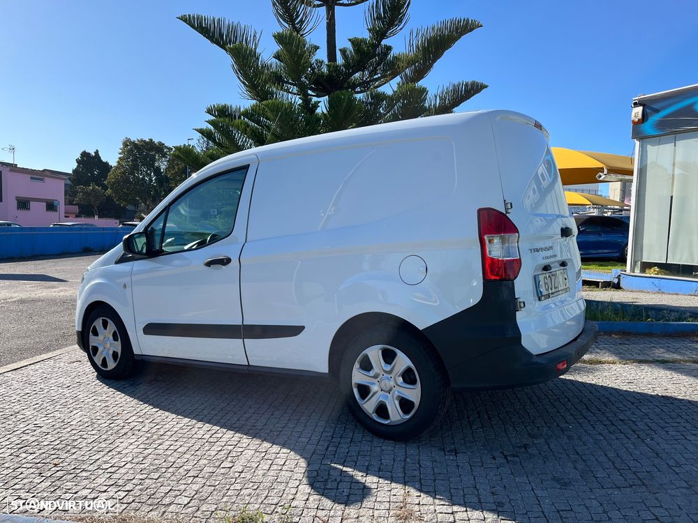 Ford Transit Courier - 11