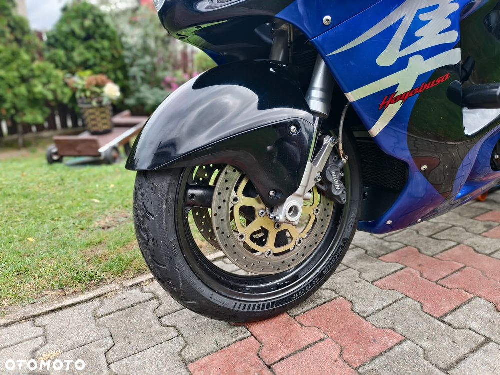 Suzuki GSX - 26