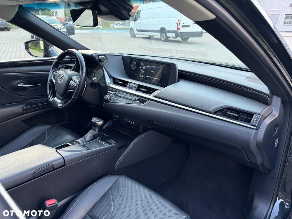 Lexus ES 300h Prestige - 14