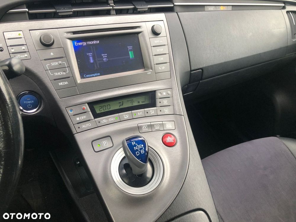 Toyota Prius 1.8 HSD Sol - 16