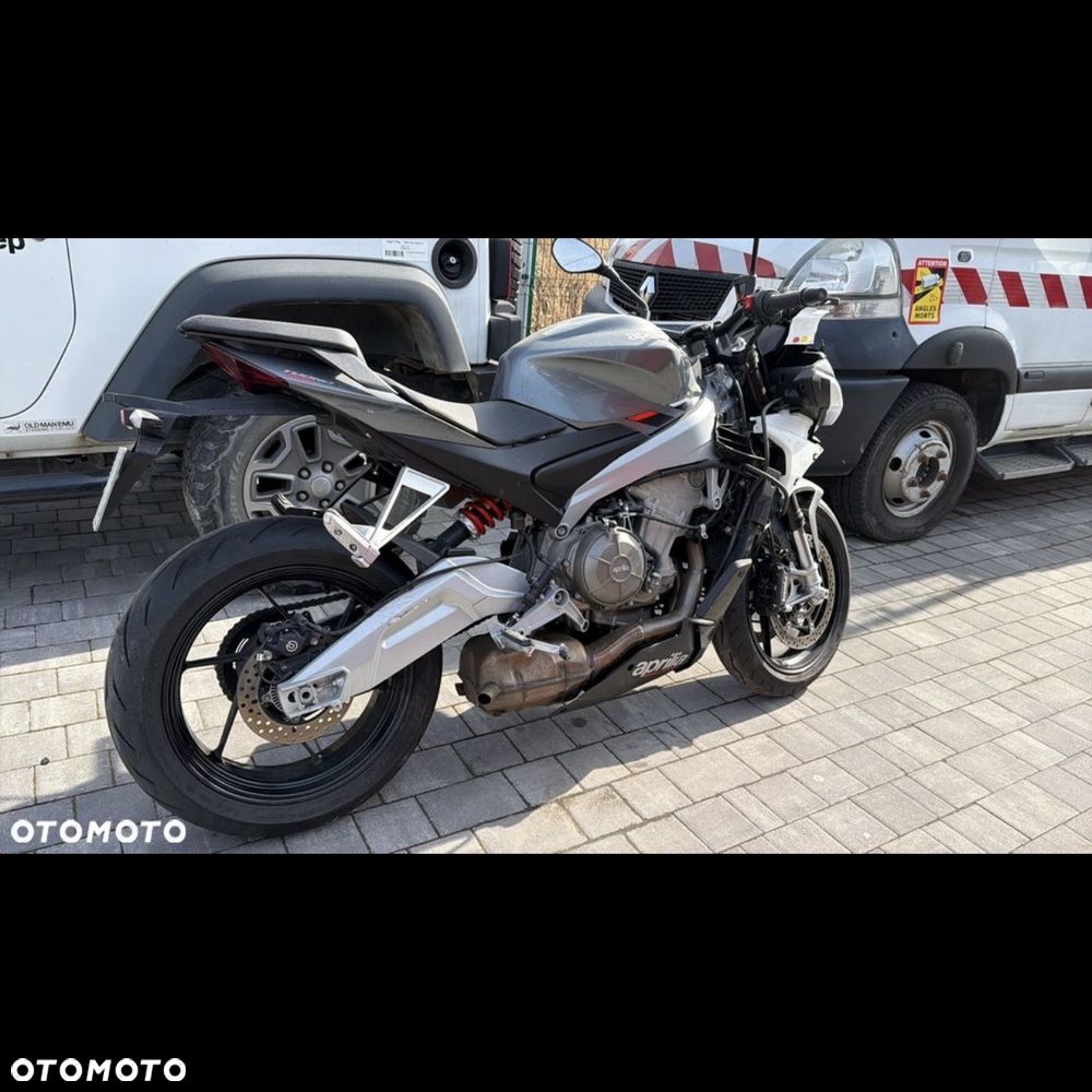 Aprilia Tuono - 16