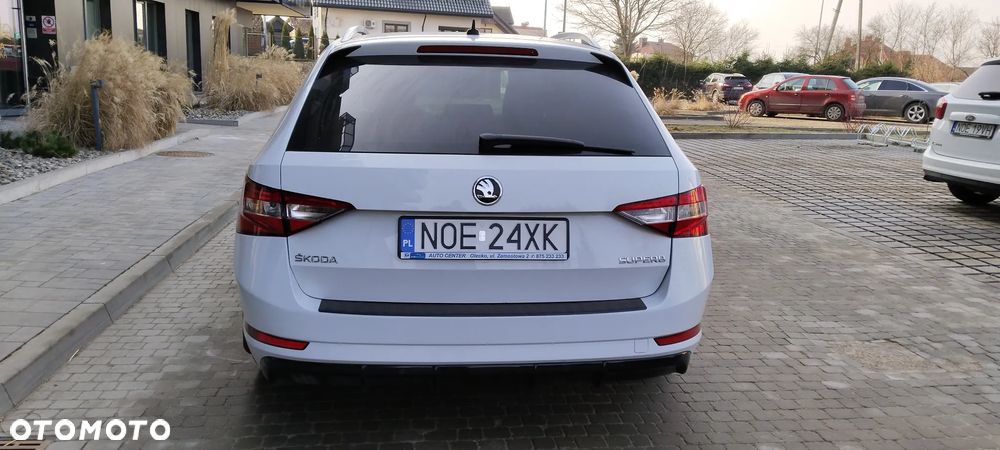 Skoda Superb 2.0 TDI DSG Sportline - 11