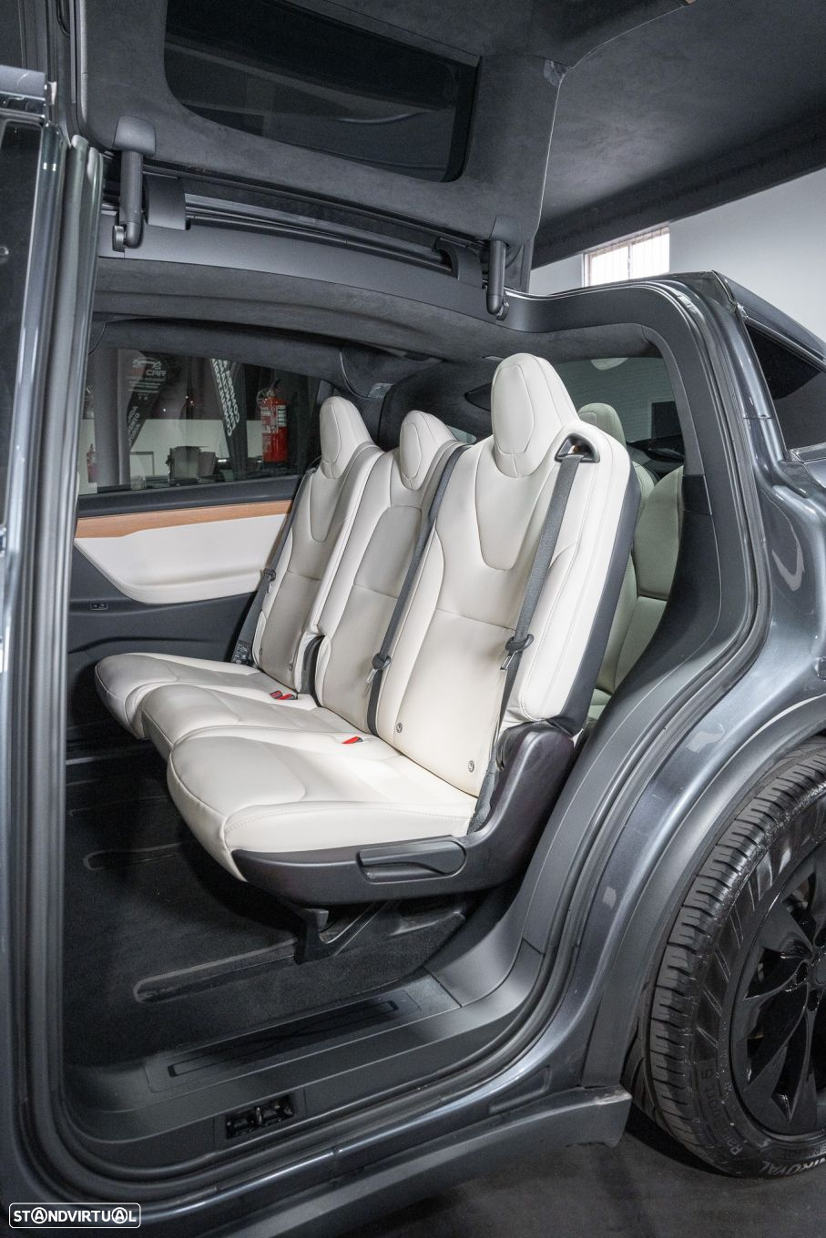 Tesla Model X - 43