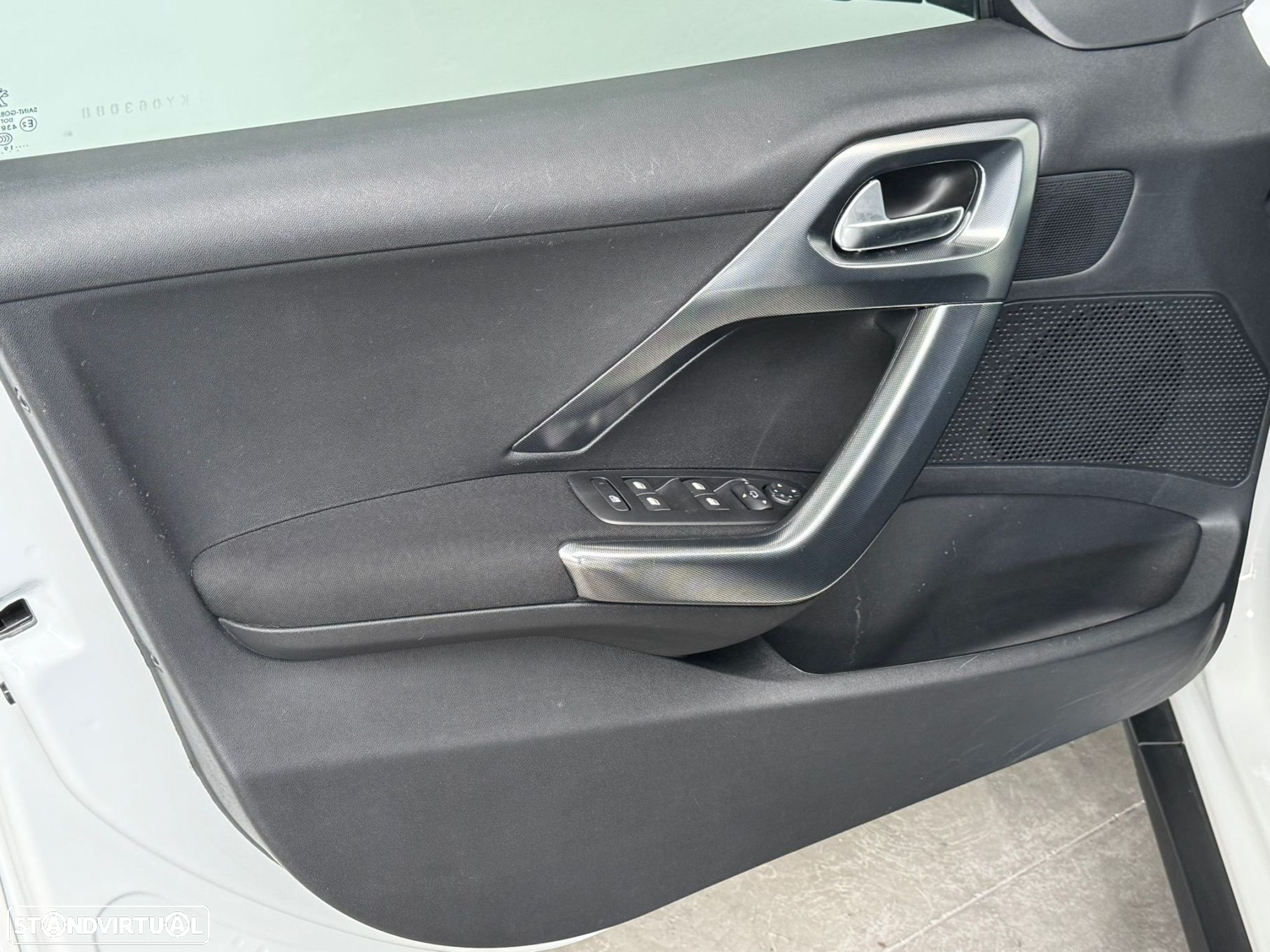 Peugeot 2008 1.2 PureTech Allure - 25