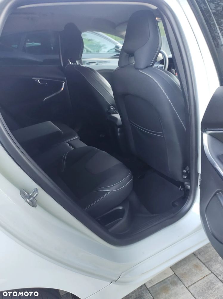 Volvo V40 D2 Drive-E Momentum - 13