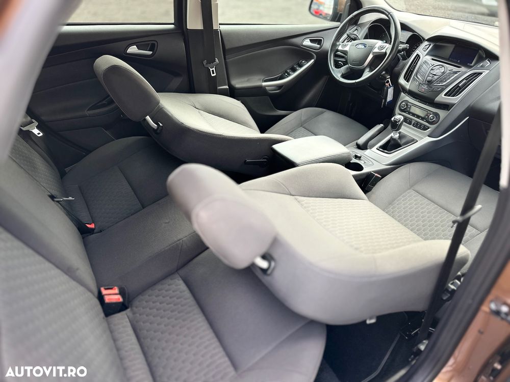 Ford Focus Turnier 1.6 TDCi DPF Start-Stopp-System Titanium - 5