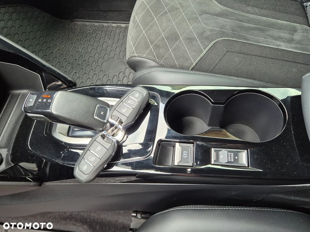 Peugeot 2008 PureTech 155 EAT8 GT Pack - 9