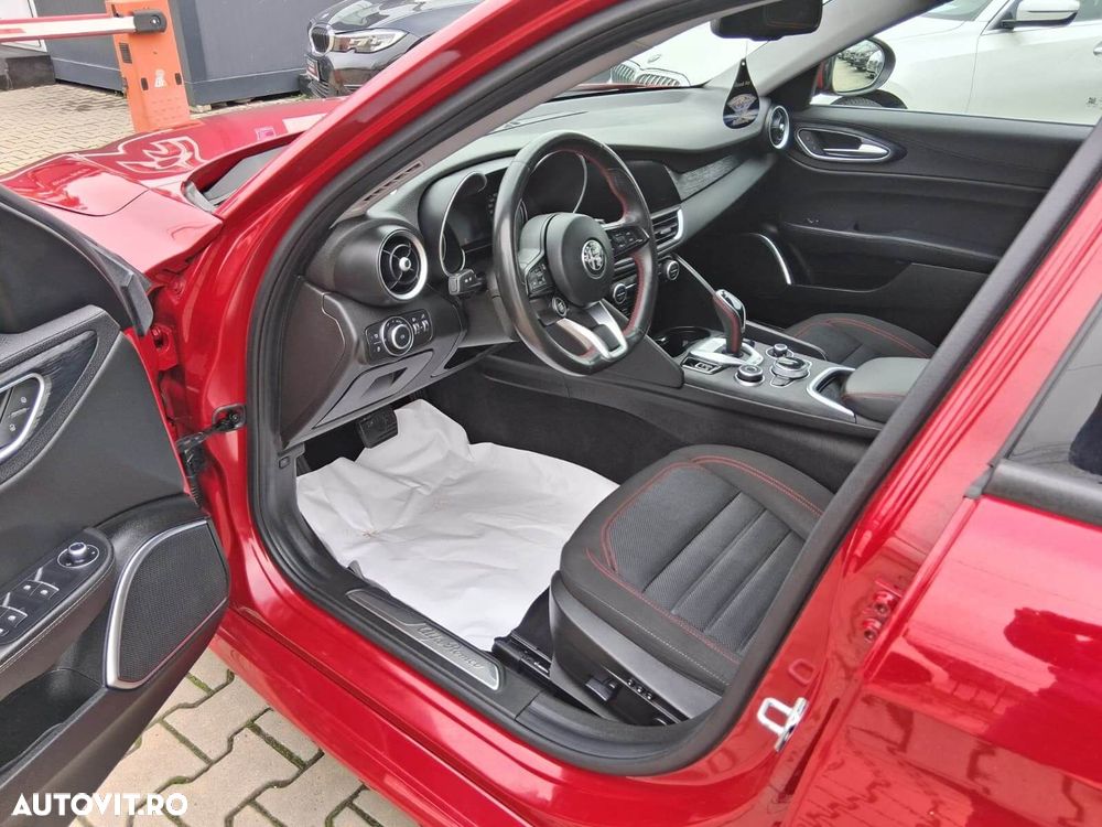 Alfa Romeo Giulia - 8