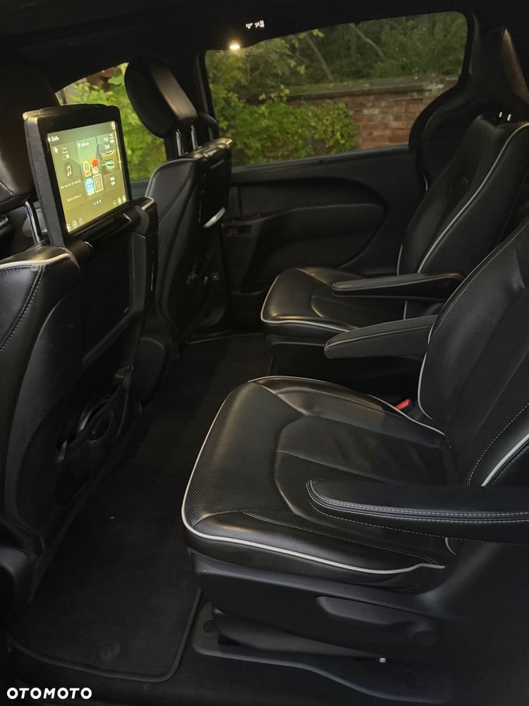 Chrysler Pacifica - 10
