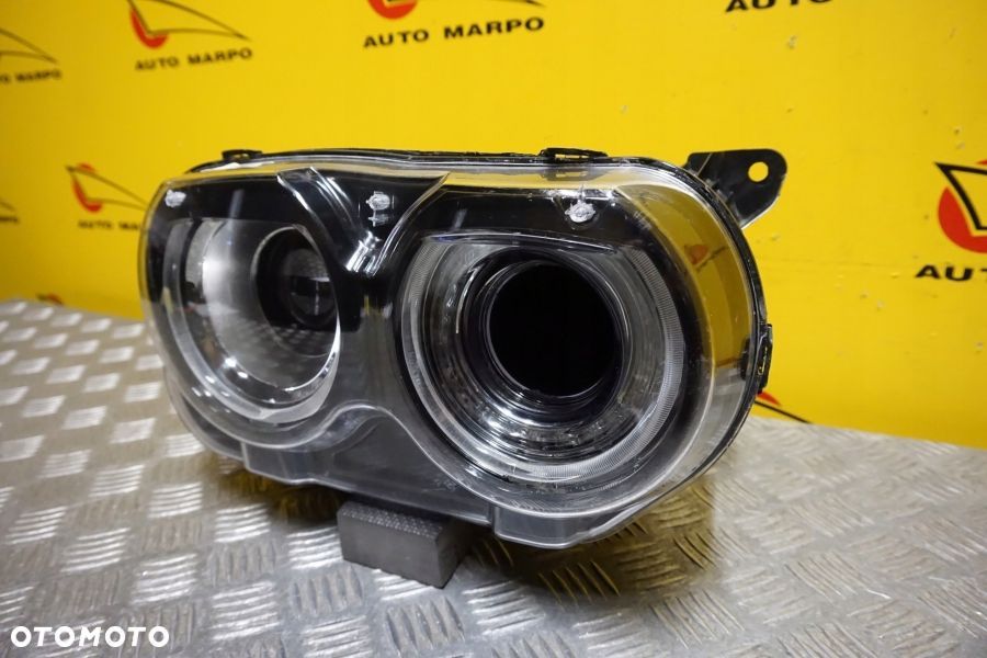 DODGE CHALLENGER 2015 2020 - REFLEKTOR LAMPA HID XENON LED PRAWA USA - 4